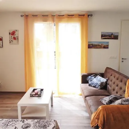 Cosy A Fay-les-etangs: Jardin, Parking, Wi-fi, Equipements Moderness - Fr-1-526-40 Fay-les-Étangs