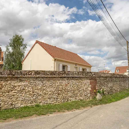 Dom wakacyjny Cosy A Fay-les-etangs: Jardin, Parking, Wi-fi, Equipements Moderness - Fr-1-526-40 *